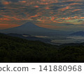 清晨，富士山突降暴雨 141880968
