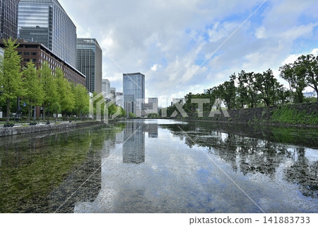 皇宮前的馬場崎護城河和丸之內建築群 皇宮前的馬場崎護城河和丸之內建築群 141883733