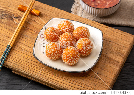 fried sesame balls with sweet molten coconut milk fluid filling 141884384