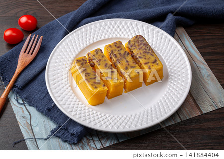 traditional Beijing style sweet pea flour cake with jujube paste 141884404
