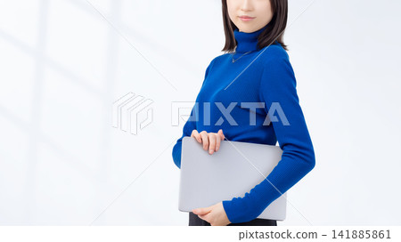 Woman with a laptop / business woman Woman with a laptop / business woman 141885861