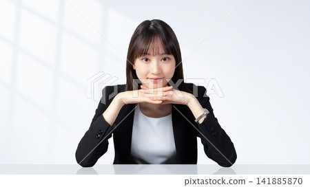 Smiling woman/businesswoman resting on elbows Smiling woman/businesswoman resting on elbows 141885870