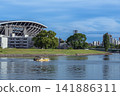 The Honkawa River and the scenery along its banks under a clear blue sky. 141886311