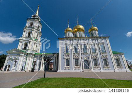 Stunning view of Tula Kremlin Museum showcasing its golden domes and elegant architecture against a clear blue sky Stunning view of Tula Kremlin Museum showcasing its golden domes and elegant architecture against a clear blue sky 141889136