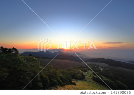 Sunrise over Nikko Kirifuri Plateau, where daylilies are in full bloom. Sunrise over Nikko Kirifuri Plateau, where daylilies are in full bloom. 141890086