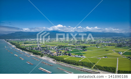 The coastline of the Kurobe River alluvial fan in Toyama Prefecture during summer The coastline of the Kurobe River alluvial fan in Toyama Prefecture during summer 141890186