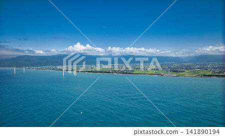 夏季富山縣黑部川沖積扇的海岸線 夏季富山縣黑部川沖積扇的海岸線 141890194