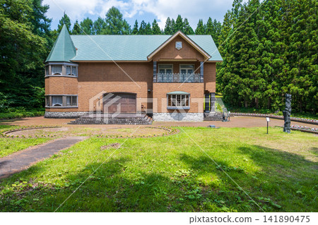 位於福島縣金山町奧會津森林中的一座仙女博物館。 位於福島縣金山町奧會津森林中的一座仙女博物館。 141890475