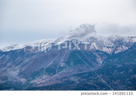 十胜山,火山山頂,初雪初雪 十胜山,火山山頂,初雪初雪 141891110