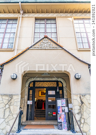 京都 - 室町通的城市景觀(名林學區內待保留的建築)京都市名林小學舊址(廢棄校舍)原下京區第三小學 京都 - 室町通的城市景觀(名林學區內待保留的建築)京都市名林小學舊址(廢棄校舍)原下京區第三小學 141892821