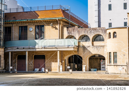 京都 - 室町通的城市景觀(名林學區內待保留的建築)京都市名林小學舊址(廢棄校舍)原下京區第三小學 京都 - 室町通的城市景觀(名林學區內待保留的建築)京都市名林小學舊址(廢棄校舍)原下京區第三小學 141892826