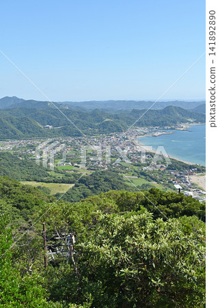 The cityscape and coastline spread out below; a panoramic view of the lush green mountains and the blue Tokyo Bay from Mount Nokogiri. The cityscape and coastline spread out below; a panoramic view of the lush green mountains and the blue Tokyo Bay from Mount Nokogiri. 141892890