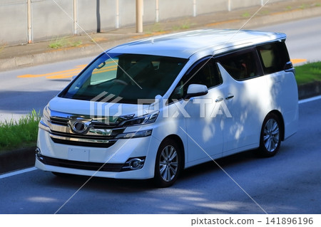 白色豪華小貨車圖像 白色豪華小貨車圖像 141896196