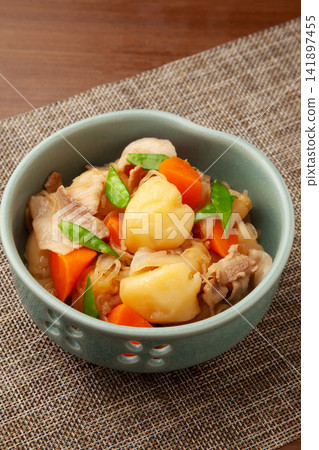 豬肉和馬鈴薯 豬肉和馬鈴薯 141897455