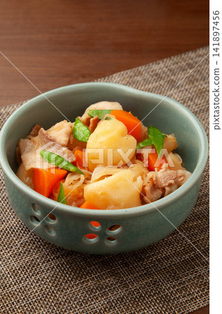 豬肉和馬鈴薯 豬肉和馬鈴薯 141897456