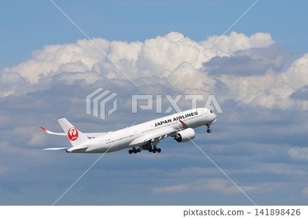 客機起飛、客機上升、羽田機場風景 客機起飛、客機上升、羽田機場風景 141898426