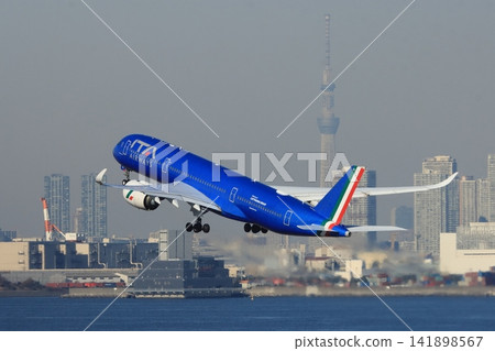 ITA Airways takes off and ascends ITA Airways takes off and ascends 141898567