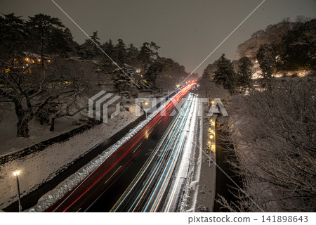 A view of the road from Ishikawa Gate of Kanazawa Castle in the snow. A view of the road from Ishikawa Gate of Kanazawa Castle in the snow. 141898643