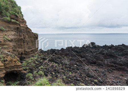 八丈島、石泉鼻、日光石 八丈島、石泉鼻、日光石 141898829