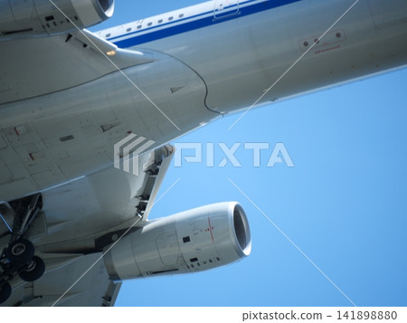 抬頭看飛機 抬頭看飛機 141898880