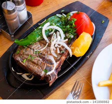 Medium roast entrecote garnished with salad of fresh vegetables Medium roast entrecote garnished with salad of fresh vegetables 141898982