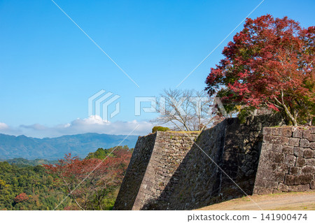 石垣和Oka城堡廢墟秋葉 石垣和Oka城堡廢墟秋葉 141900474