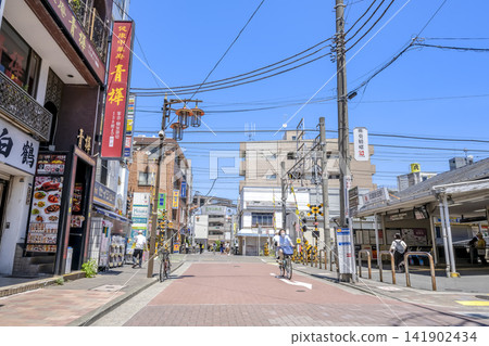 東京大田區城市景觀：武藏新田車站及鐵路道口 141902434
