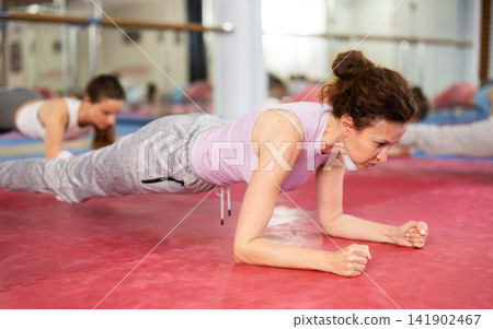 Group of women training abs in gym 141902467