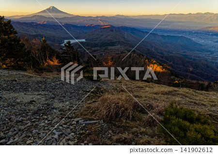 Mount Fuji and Lake Daibosatsu as seen from Mount Daibosatsu in the early morning. Mount Fuji and Lake Daibosatsu as seen from Mount Daibosatsu in the early morning. 141902612