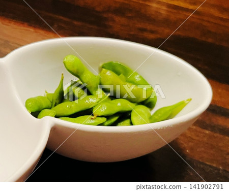 盛於白碗中的毛豆 盛於白碗中的毛豆 141902791