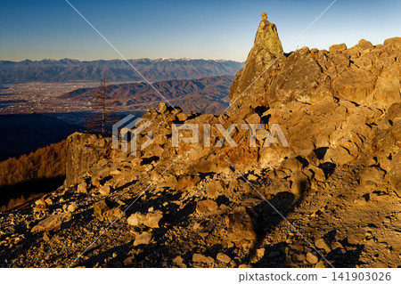 The morning view of the Southern Alps and the Kofu Basin from Daibosatsu Pass and Kanbe Rock. The morning view of the Southern Alps and the Kofu Basin from Daibosatsu Pass and Kanbe Rock. 141903026