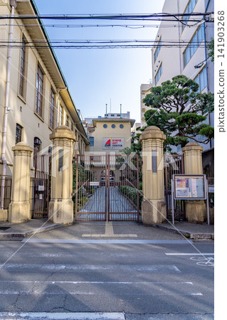 京都 - 室町通的城市景觀(名林學區內待保留的建築)京都市名林小學舊址(廢棄校舍)原下京區第三小學 京都 - 室町通的城市景觀(名林學區內待保留的建築)京都市名林小學舊址(廢棄校舍)原下京區第三小學 141903268
