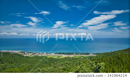 A view of Miyazaki Coast and its surroundings from the Sasagawa area of Asahi Town, Toyama Prefecture, during the summer. A view of Miyazaki Coast and its surroundings from the Sasagawa area of Asahi Town, Toyama Prefecture, during the summer. 141904214