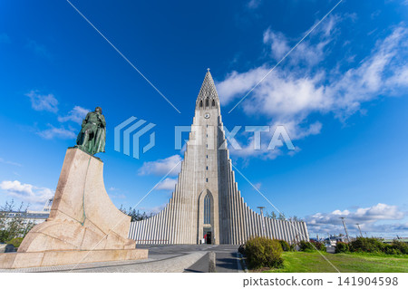 Hallgrimskirkja Church and Leif Erikson Statue in Reykjavik Hallgrimskirkja Church and Leif Erikson Statue in Reykjavik 141904598