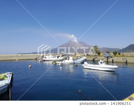 Sakurajima volcano as seen from Kaigata Fishing Port (Tarumizu City, Kagoshima Prefecture) Sakurajima volcano as seen from Kaigata Fishing Port (Tarumizu City, Kagoshima Prefecture) 141906251