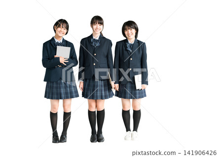 Middle school students, high school students, and female high school students walking with smiles on their faces (going to school, going home from school, commuting to school) Middle school students, high school students, and female high school students walking with smiles on their faces (going to school, going home from school, commuting to school) 141906426