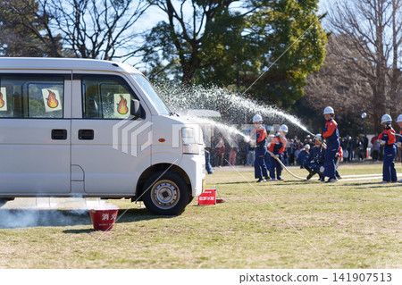 小學生示範車輛滅火 小學生示範車輛滅火 141907513