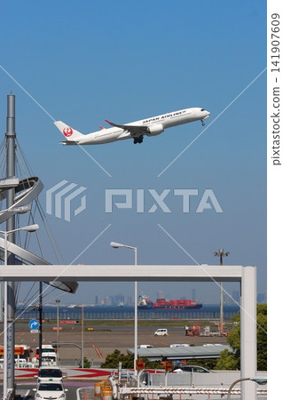 班機起飛和上升 班機起飛和上升 141907609