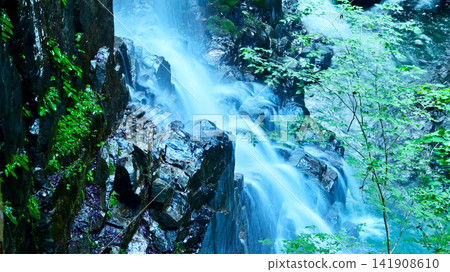 The mystical Kannon Falls in the secluded and healing Tsukechi Gorge The mystical Kannon Falls in the secluded and healing Tsukechi Gorge 141908610