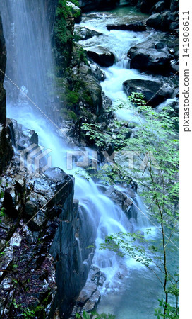 The mystical Kannon Falls in the secluded and healing Tsukechi Gorge The mystical Kannon Falls in the secluded and healing Tsukechi Gorge 141908611