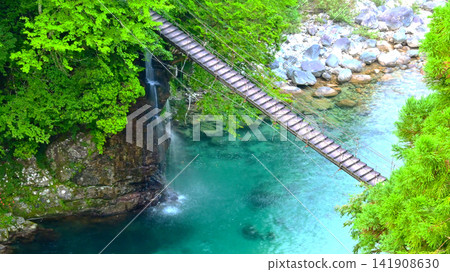 The beautiful Tsukechi River and Yajiro Bridge The beautiful Tsukechi River and Yajiro Bridge 141908630