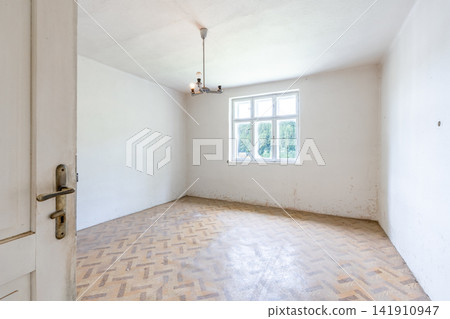 Empty room preparing for renovation with natural light Empty room preparing for renovation with natural light 141910947