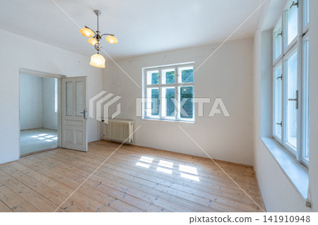 Empty room with bright sunlight streaming through windows and natural floor Empty room with bright sunlight streaming through windows and natural floor 141910948
