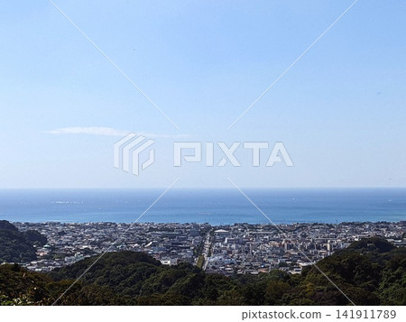 A spectacular view of the city and Sagami Bay from "Juō-iwa," a scenic spot in Kamakura with a clear blue sky. A spectacular view of the city and Sagami Bay from "Juō-iwa," a scenic spot in Kamakura with a clear blue sky. 141911789