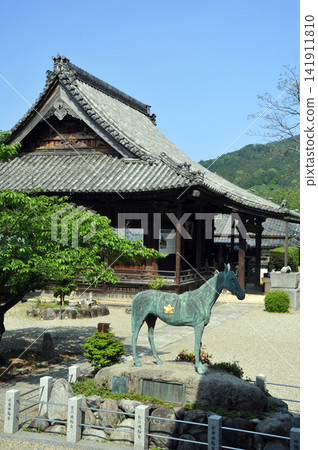 Nara Asuka, Tachibana-dera Temple: Prince Shotoku's beloved horse Kurokoma and Kannon Hall Nara Asuka, Tachibana-dera Temple: Prince Shotoku's beloved horse Kurokoma and Kannon Hall 141911810