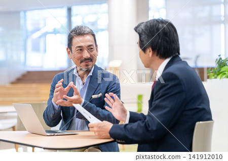 A middle-aged businessman working in an office. Filming assistance provided by: Denpa Gakuen Educational Foundation, Tokyo Electronics College. A middle-aged businessman working in an office. Filming assistance provided by: Denpa Gakuen Educational Foundation, Tokyo Electronics College. 141912010