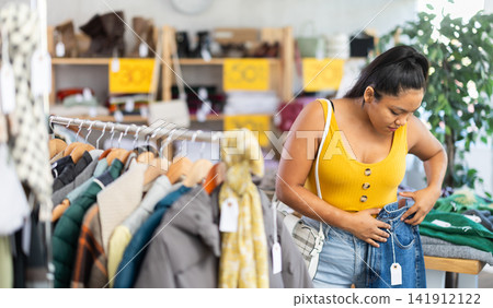 Latina chooses jeans for the spread 141912122