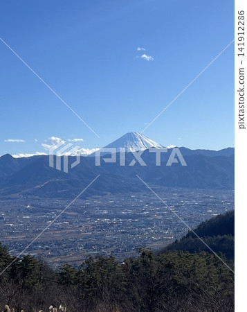 富士山在晴朗的一天 富士山在晴朗的一天 141912286