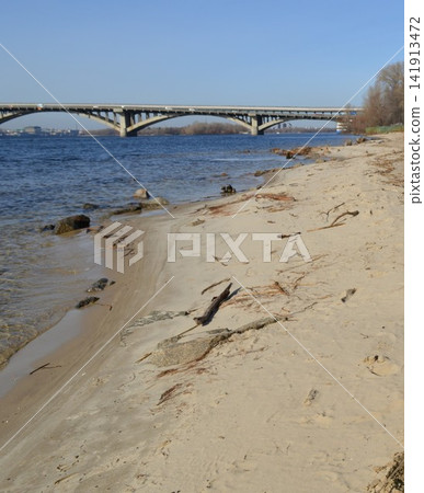 The bridge in Kyiv - the Metropolitan over the Dnipro River The bridge in Kyiv - the Metropolitan over the Dnipro River 141913472
