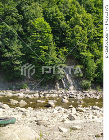 Mountain river Prut in Yaremche, Ivano-Frankivsk region, Ukraine Mountain river Prut in Yaremche, Ivano-Frankivsk region, Ukraine 141913975